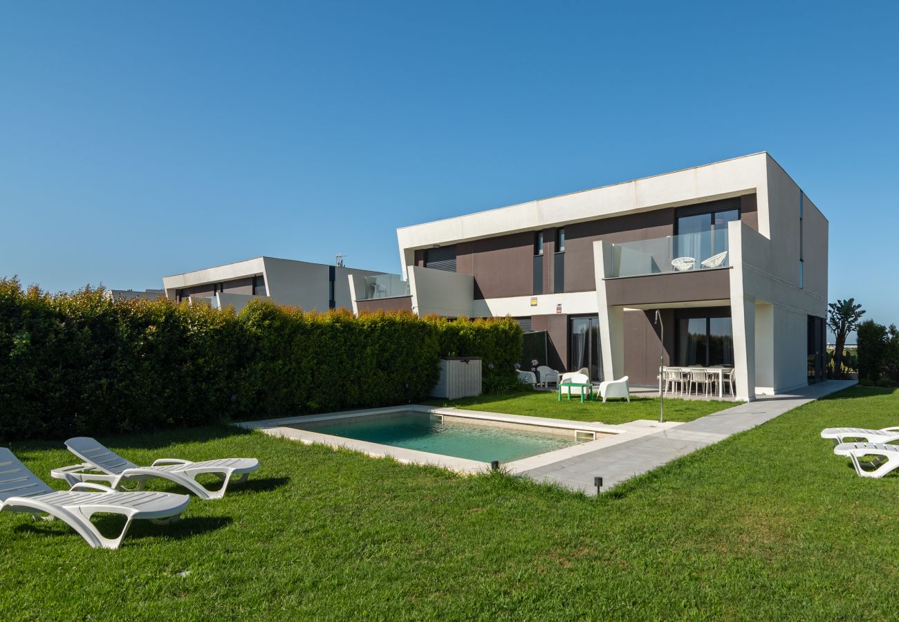 Chalet en Isla Canela - Chalet Las Marismas - Playa de los Haraganes HCHM3P00