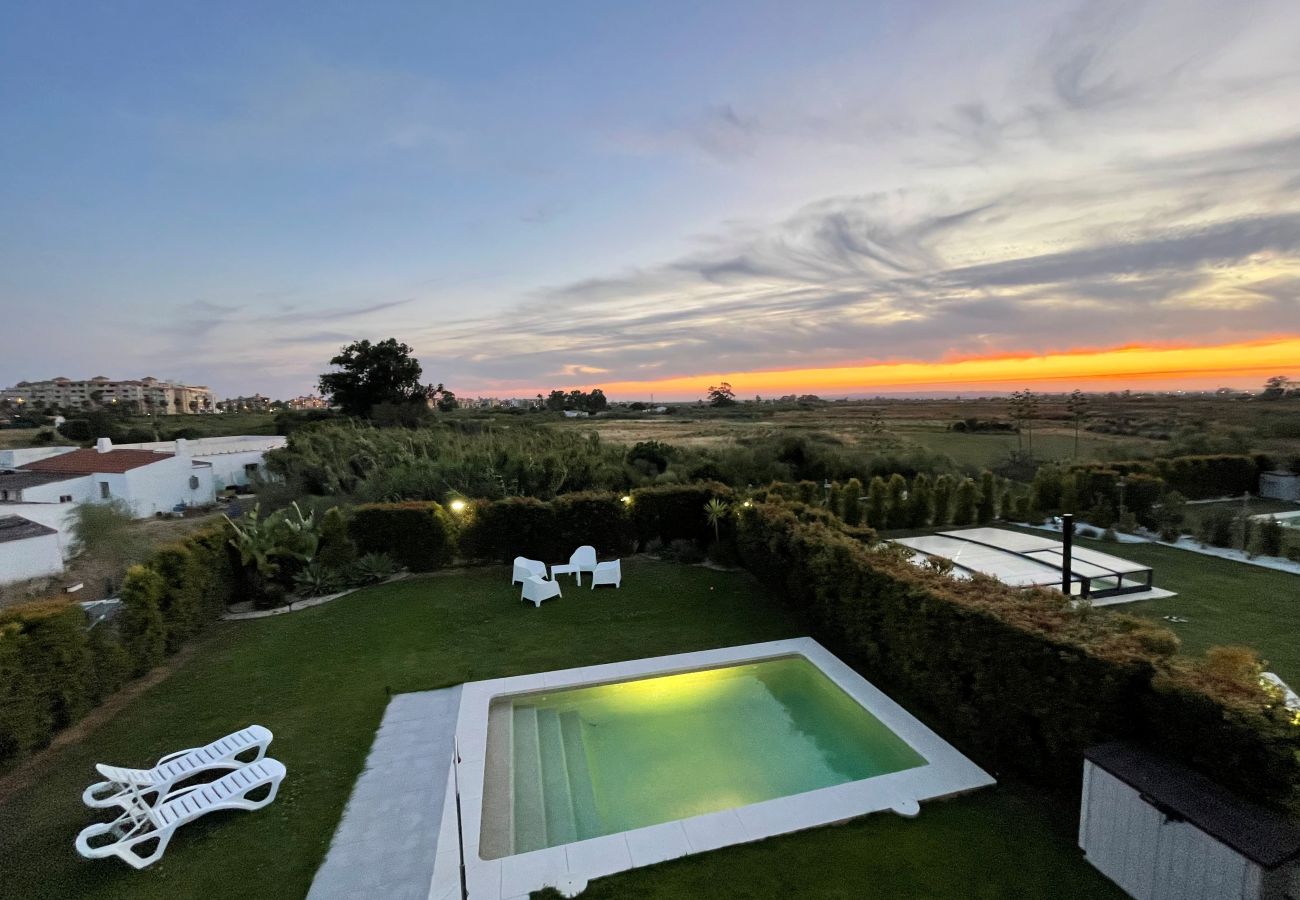 Chalet en Isla Canela - Chalet Las Marismas - Playa de los Haraganes HCHM3P00