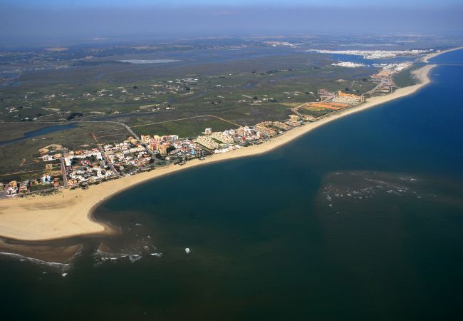 Lejlighed i Punta del Moral - 1ª Linea de playa con vistas al mar, 2 dormitorios 2 baños.