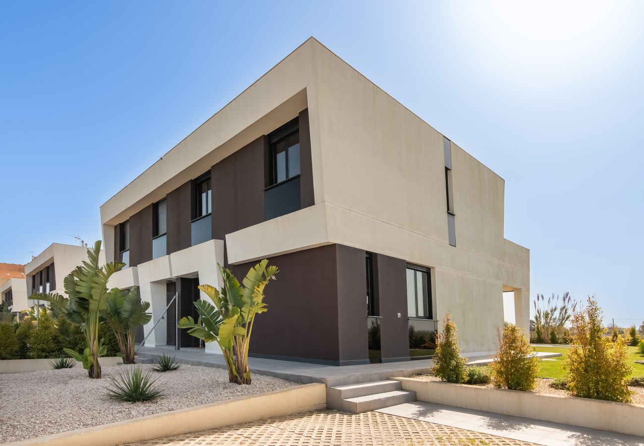 Chalet in Isla Canela - Chalet Las Marismas - Playa de los Haraganes HCHM8P00